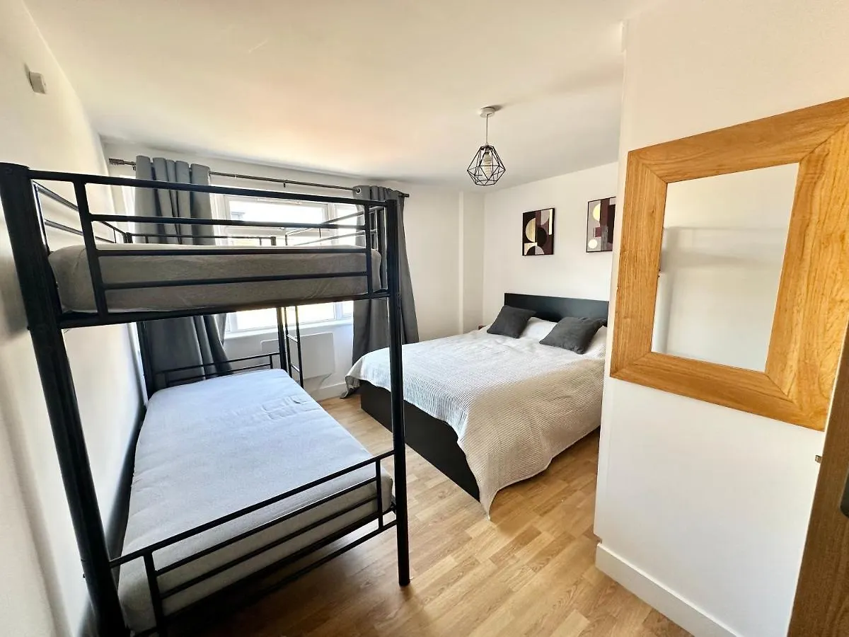 2 Bedroom Flat 1 Stop From London Bridge