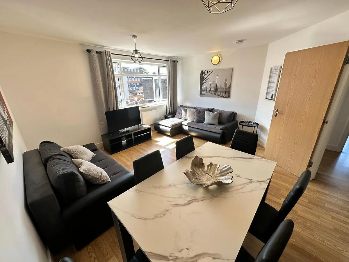 2 Bedroom Flat 1 Stop From London Bridge 0*,  Reino Unido