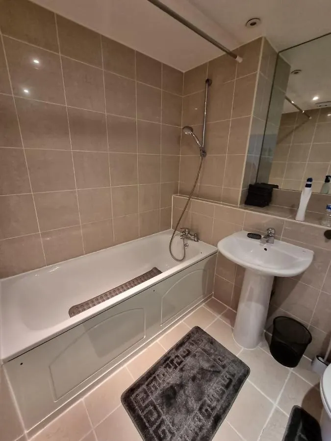 2 Bedroom Flat 1 Stop From London Bridge 0*,