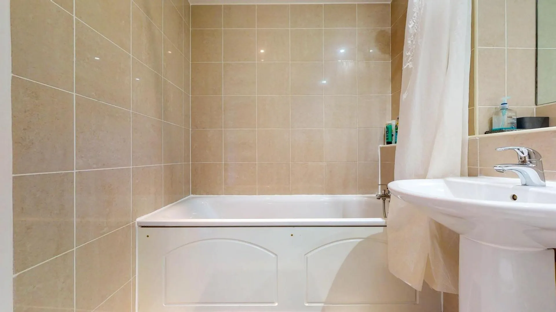 2 Bedroom Flat 1 Stop From London Bridge
